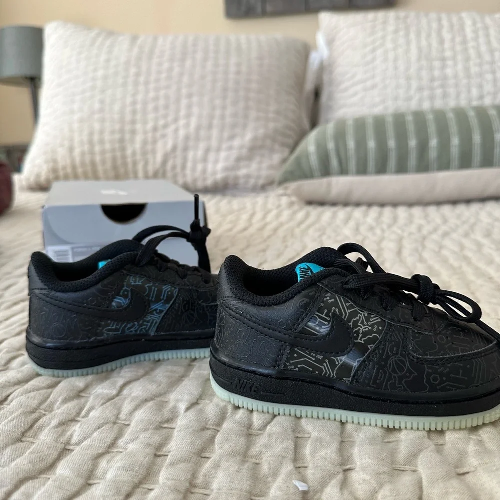 NIKE Air Force 1 Special Edition Toddler Sneakers NWT - Picture 2 of 7